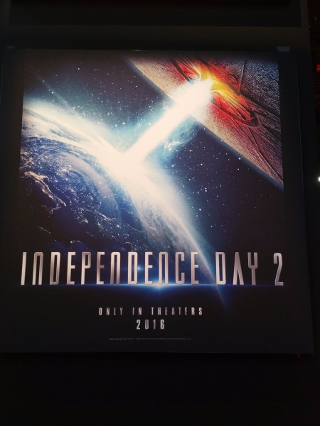 independence-day-2-poster-450x600.jpg